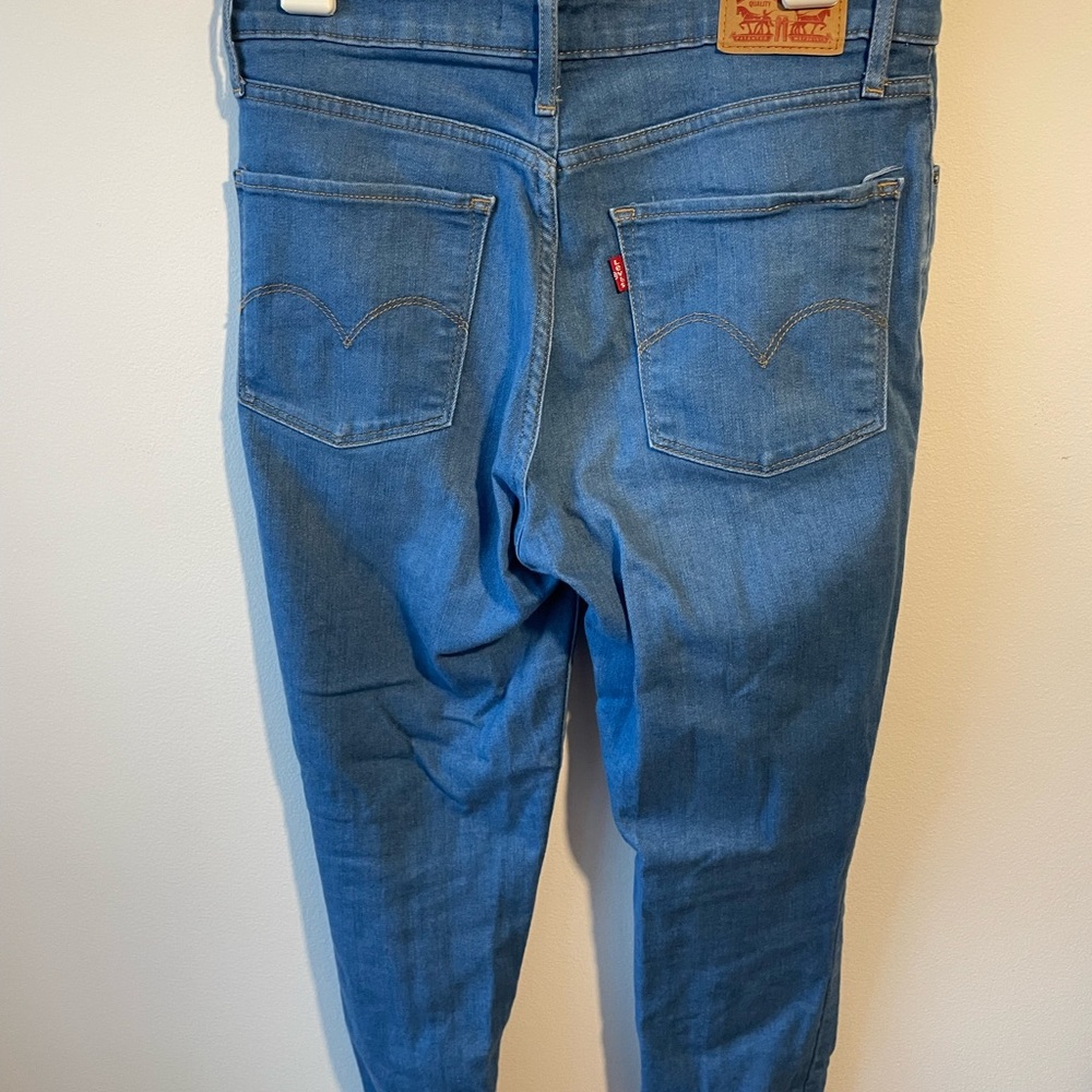 High Rise Skinny Levis